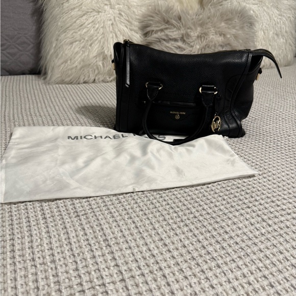 Michael Korks Carine Medium Pebbled
Leather Satchel - Picture 7 of 16